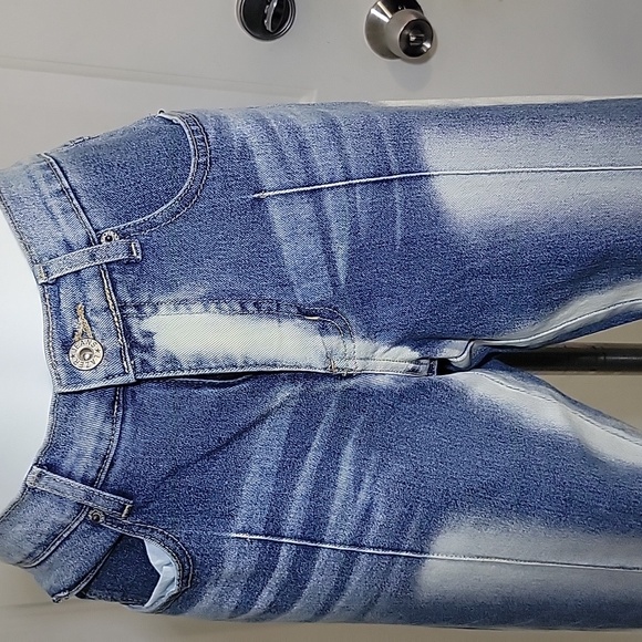 Laser  Stonewashed Jeans - Picture 2 of 10